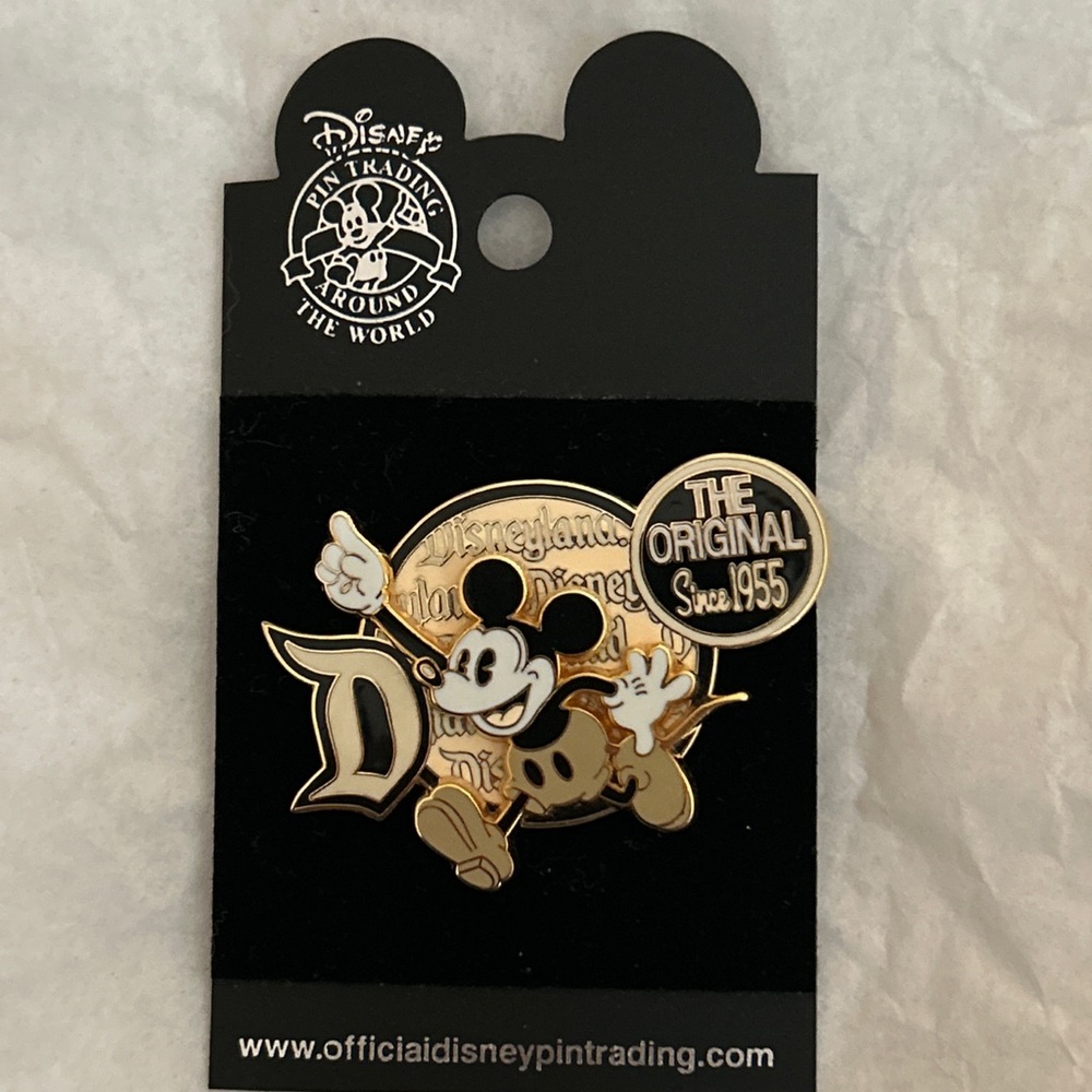 Disneyland Vintage Mickey Mouse Trading Pin New‎ on Card The Original Since 1955